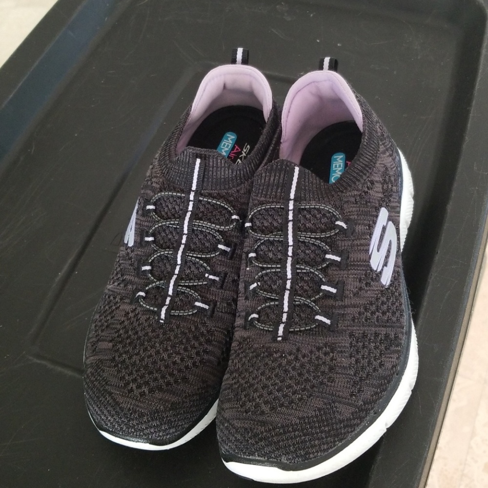 Skechers